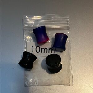 Set of 4 Ear Gauges in Black and Purple 10mm